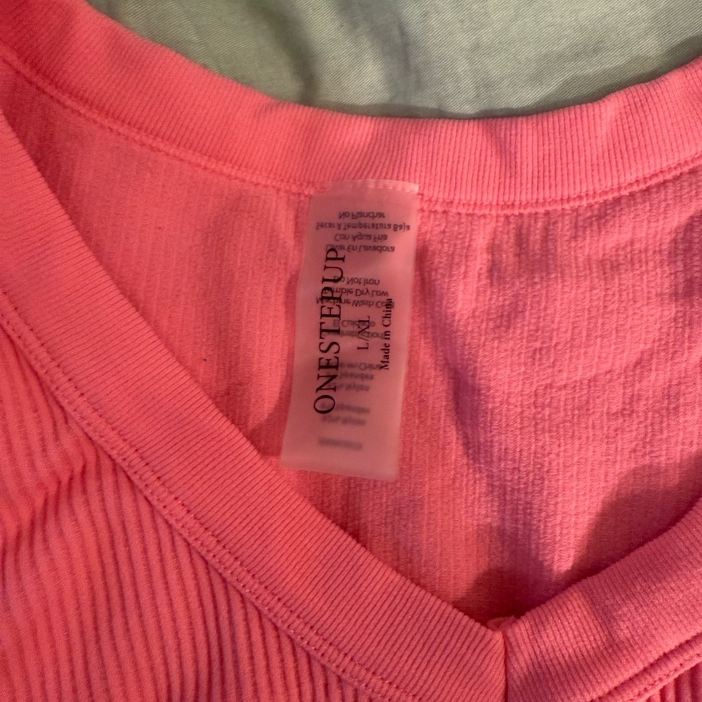 Pink Ribbed V-Neck Crop Top - Picture 3 of 3